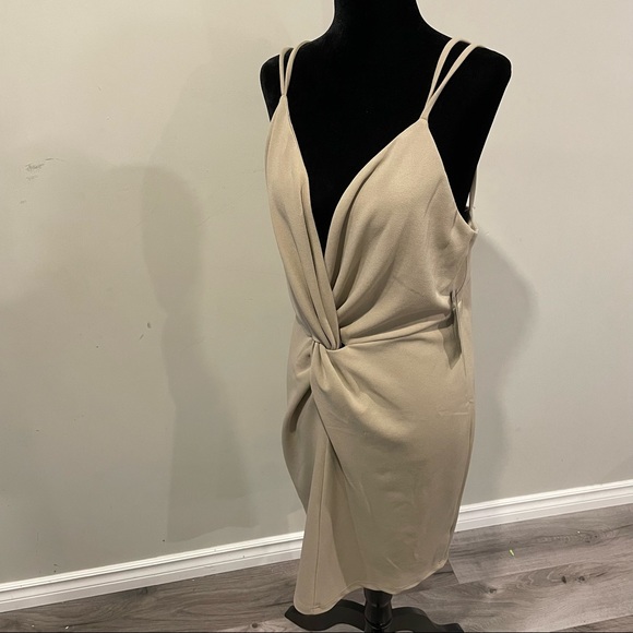 NWT Lulus Crepe Plunge Mini Dress Taupe Size X Large - Picture 1 of 12